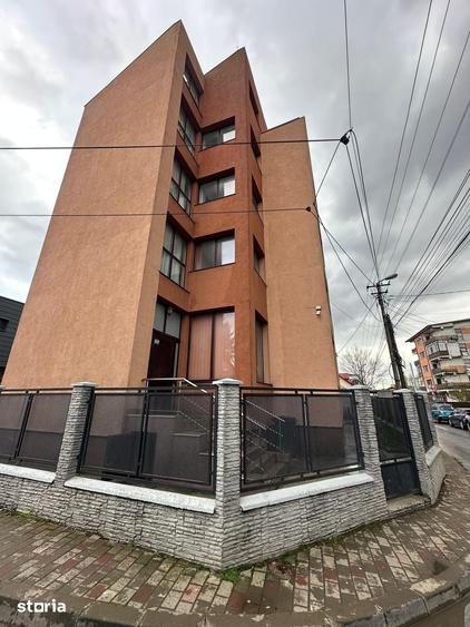 Spațiu comercial, de 420 mp, în Podul de Piatră