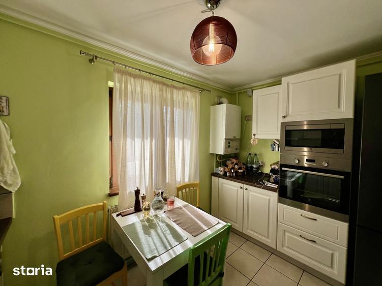 Apartament cu 3 camere decomandat în Est