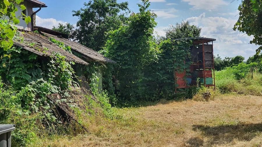 Teren de 6378 mp, în Brăteștii de Jos