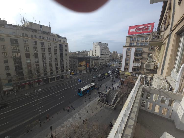 Apartament cu 2 camere semidecomandat, mobilat în P-ța Romană
