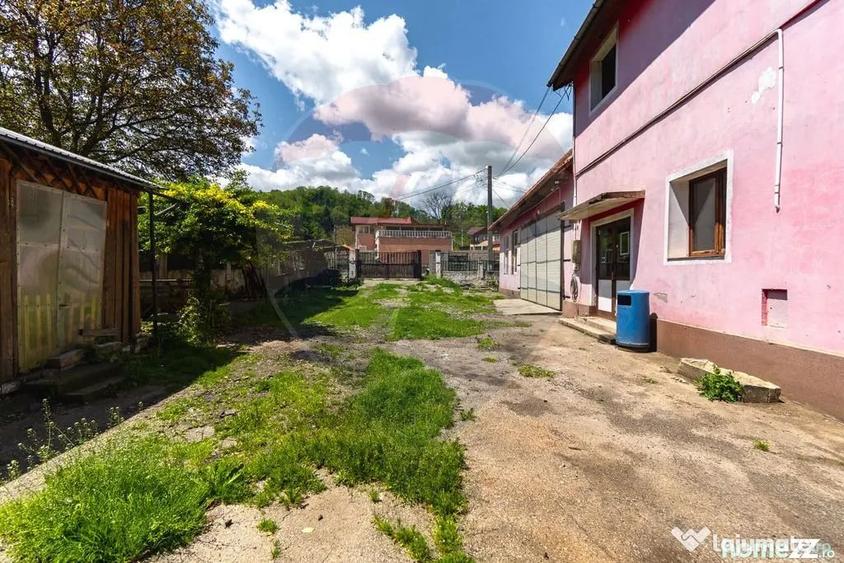 Casă cu 4 camere cu Teren 587 Mp în Colonia 1 Mai