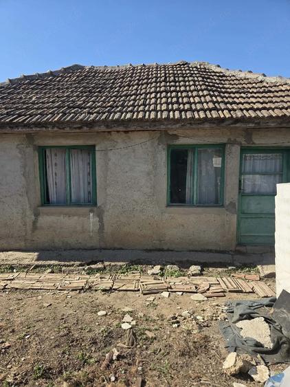Casă cu Teren 300 Mp în Amara