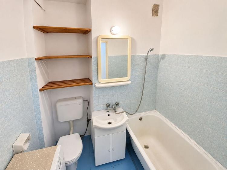 Apartament cu 3 camere semidecomandat în Șagului