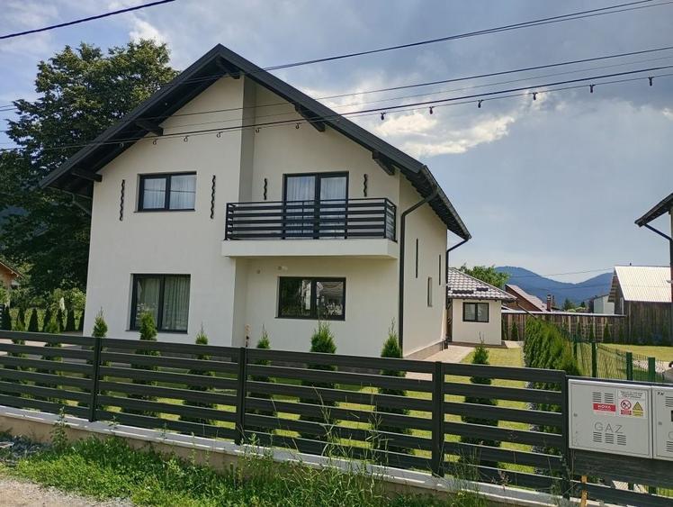 Casă cu 3 camere în Central