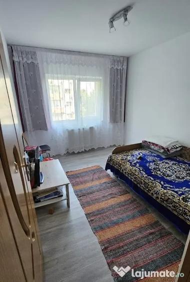 Apartament cu 3 camere decomandat în Obcini