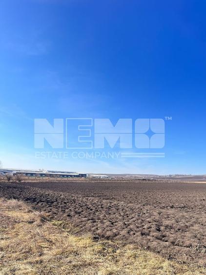 Teren agricol extravilan de 10000 mp, în Stroiești