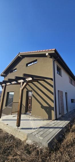 Duplex cu 4 camere cu Canalizare în Iris