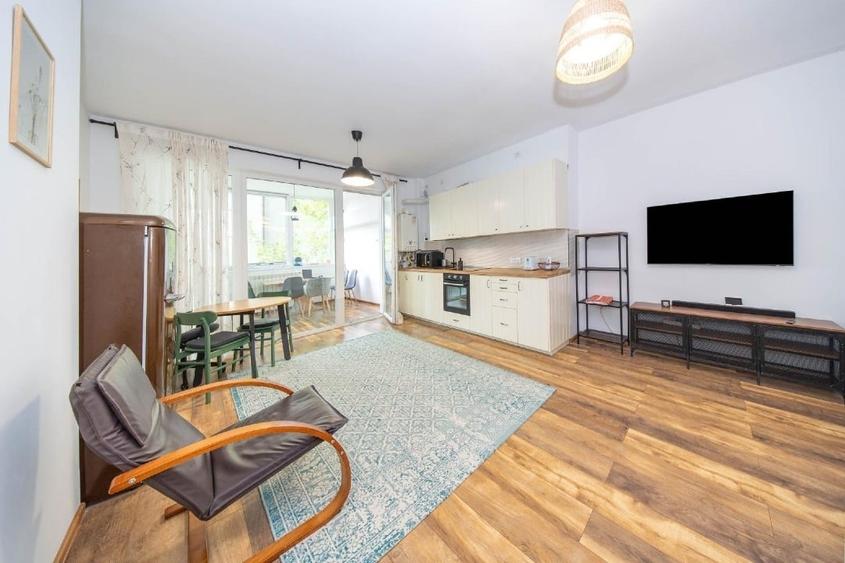 Apartament cu 3 camere decomandat, mobilat în Central