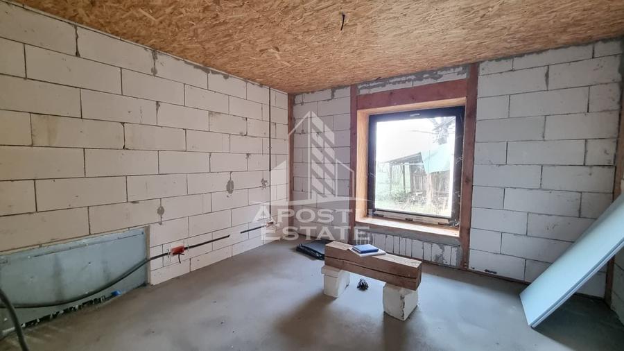 Casă individuală cu 4 camere cu Canalizare în Seceani
