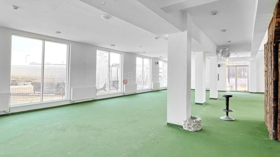 Spațiu comercial, de 1,800 mp, în 13 Decembrie