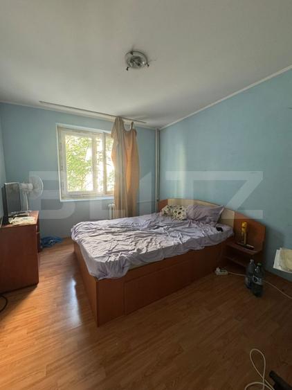 Apartament cu 4 camere nedecomandat în Sebastian
