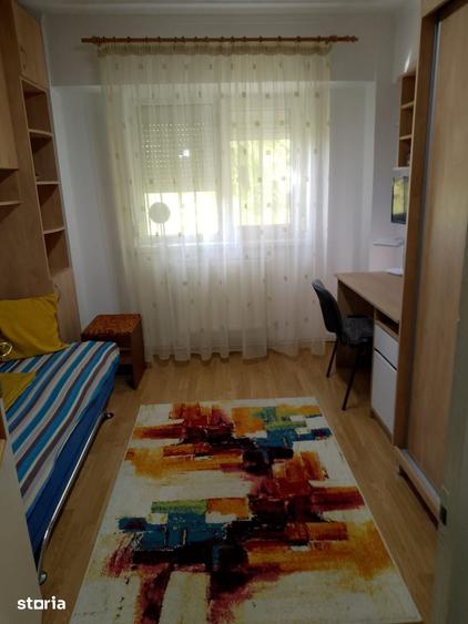 Apartament cu 3 camere decomandat în Obor