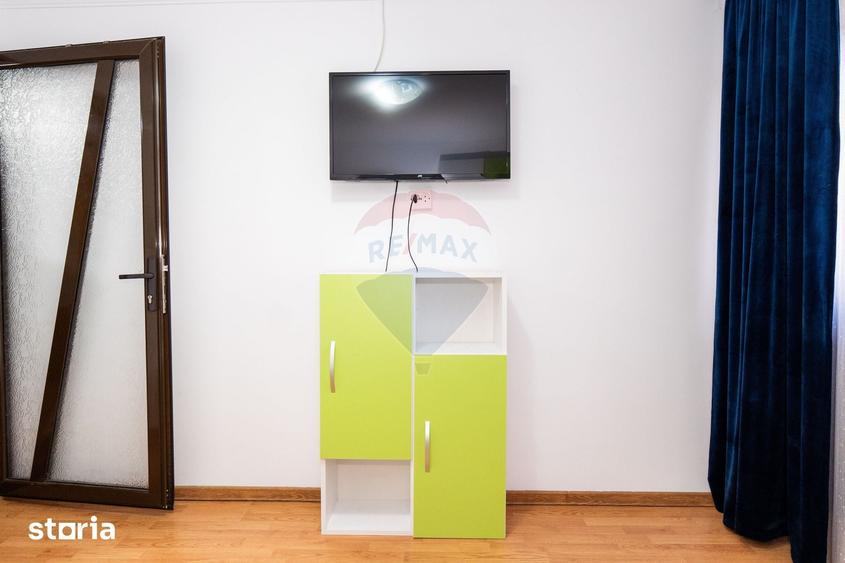Casă cu 5 camere cu Teren 1600 Mp în Țițești
