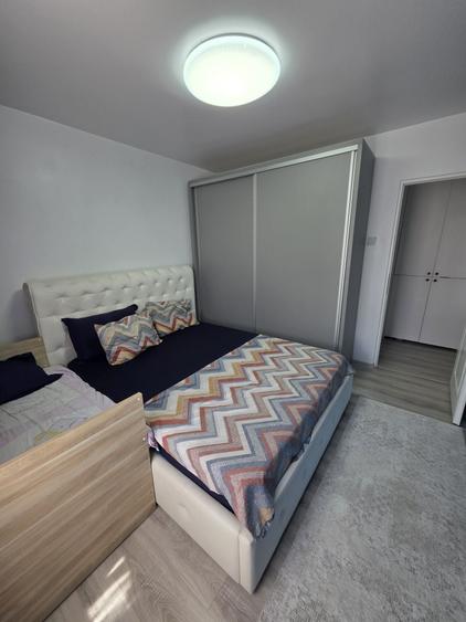 Apartament cu 3 camere semidecomandat în Sârbi