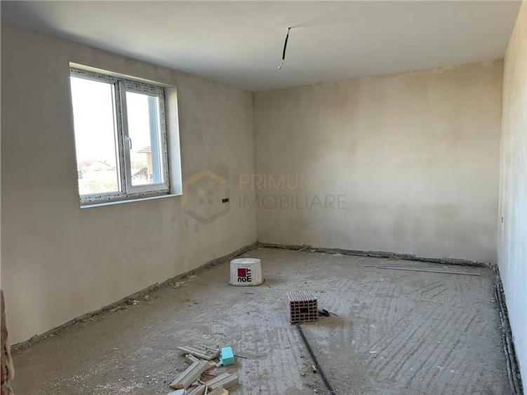 Casă individuală cu 5 camere cu Canalizare în Utvin