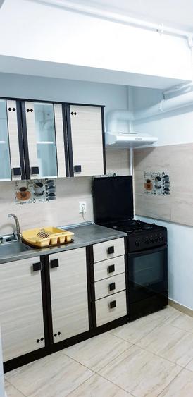 Apartament cu 3 camere decomandat în Berceni