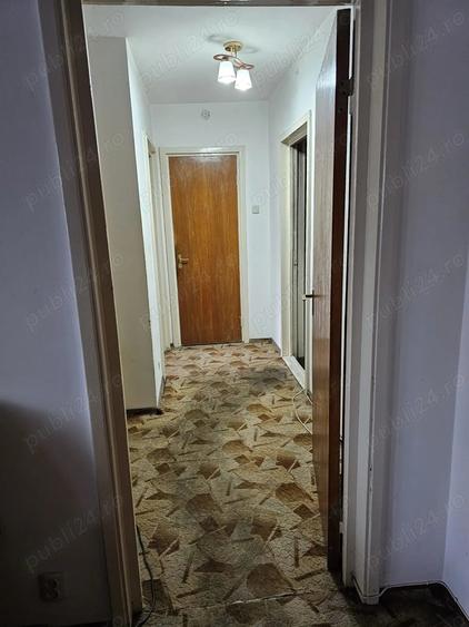 Apartament cu 3 camere semidecomandat în Gorjului