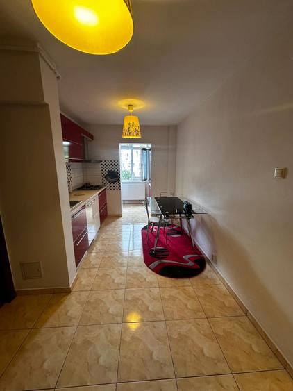Apartament cu 3 camere decomandat, mobilat în Baza 3