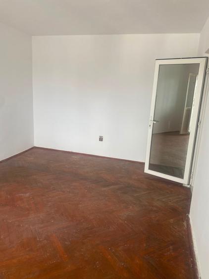 Apartament cu 2 camere decomandat în Km 4-5