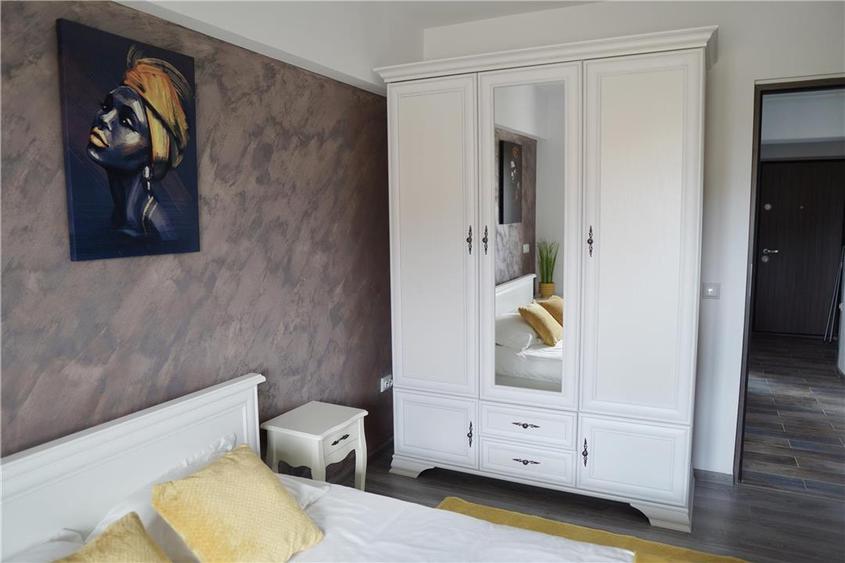 Apartament cu 2 camere decomandat, mobilat în Central