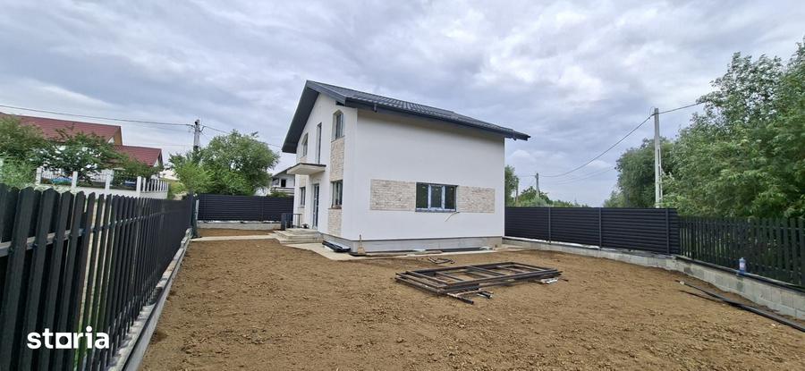 Casă cu 4 camere cu Teren 300 Mp în Holboca