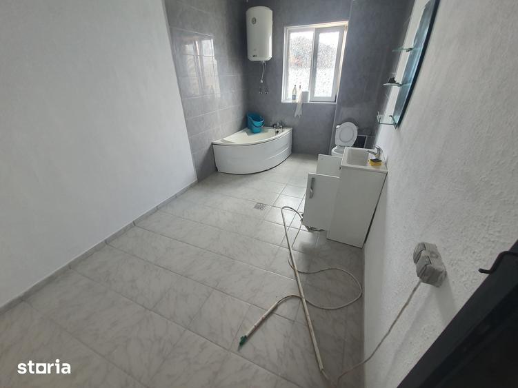 Casă cu 7 camere cu Teren 650 Mp în Limanu