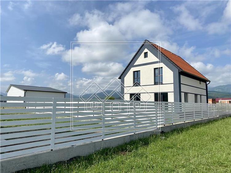 Casă individuală cu 4 camere cu Teren 470 Mp în Central