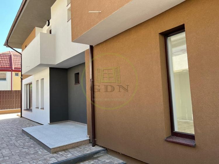 Duplex cu 4 camere cu Canalizare în Florești