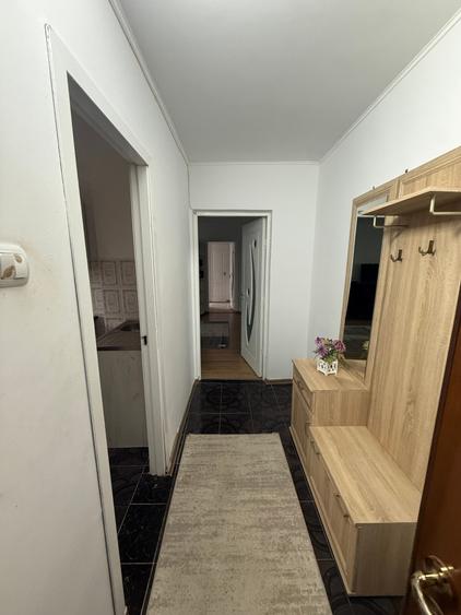 Apartament cu 2 camere semidecomandat, mobilat în Central