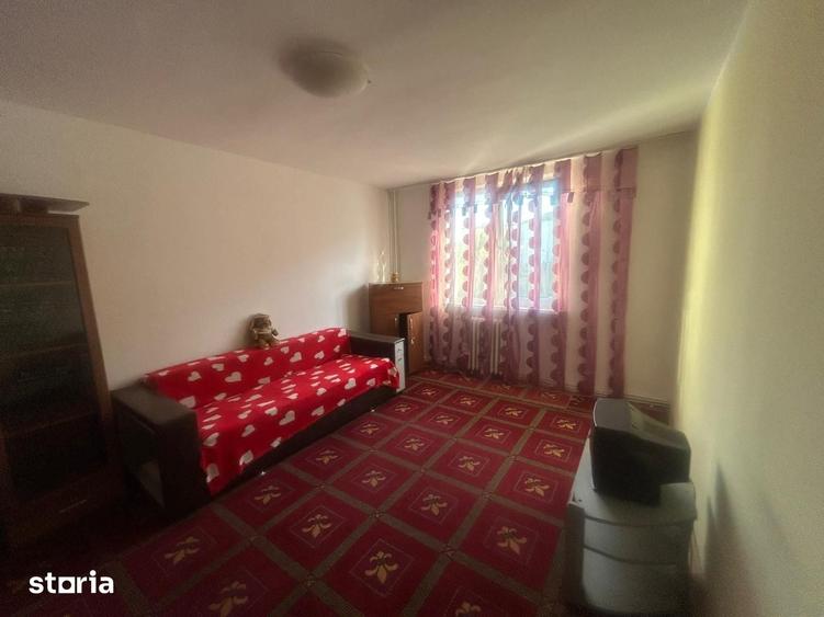 Apartament cu 3 camere decomandat în Dărmănești