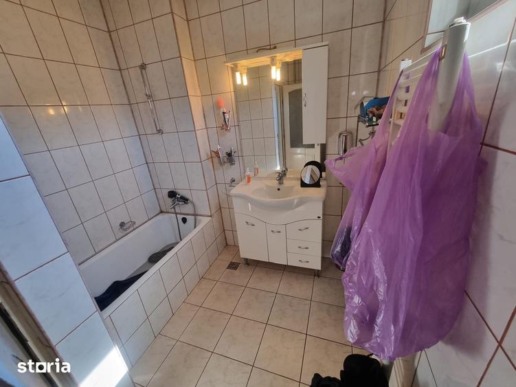 Casă cu 7 camere decomandat cu Teren 767 Mp în Ultracentral