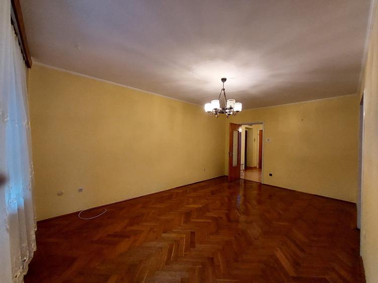 Apartament cu 3 camere decomandat în Bălcescu