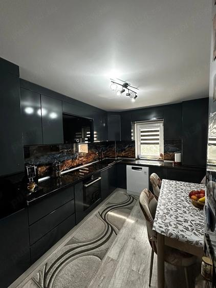 Apartament cu 4 camere decomandat în Central