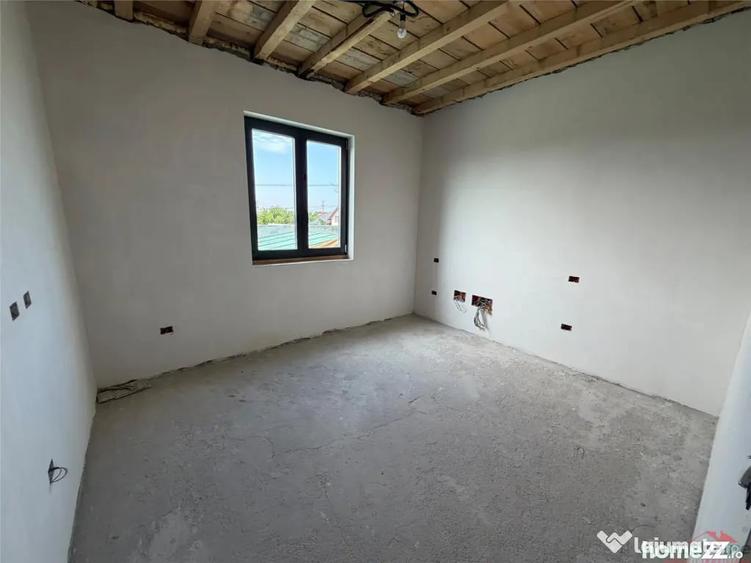 Casă cu 4 camere cu Teren 250 Mp în Vânători