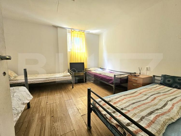 Casă individuală cu 12 camere cu Canalizare în Sânandrei