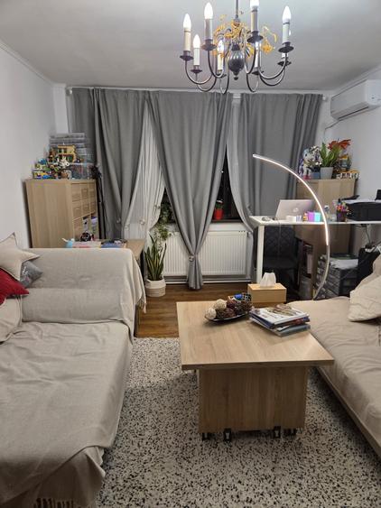 Apartament cu 4 camere decomandat în Drumul Taberei
