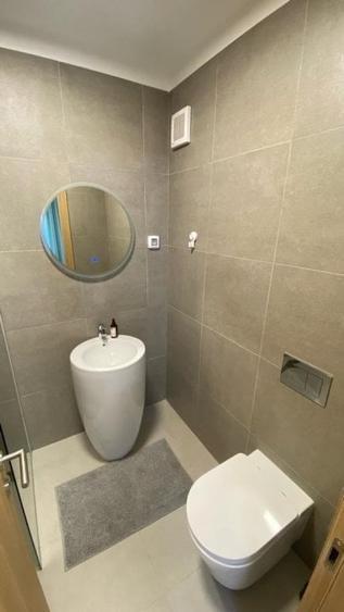 Apartament cu 3 camere decomandat, mobilat în P-ta Presei Libere