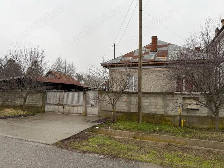 Casă cu Teren 1650 Mp în Central