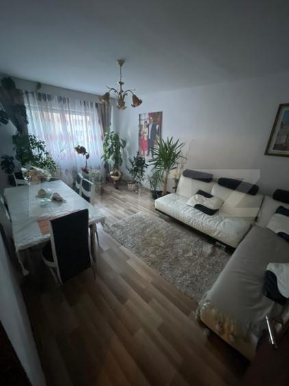 Apartament cu 5 camere decomandat, mobilat în Tractorul