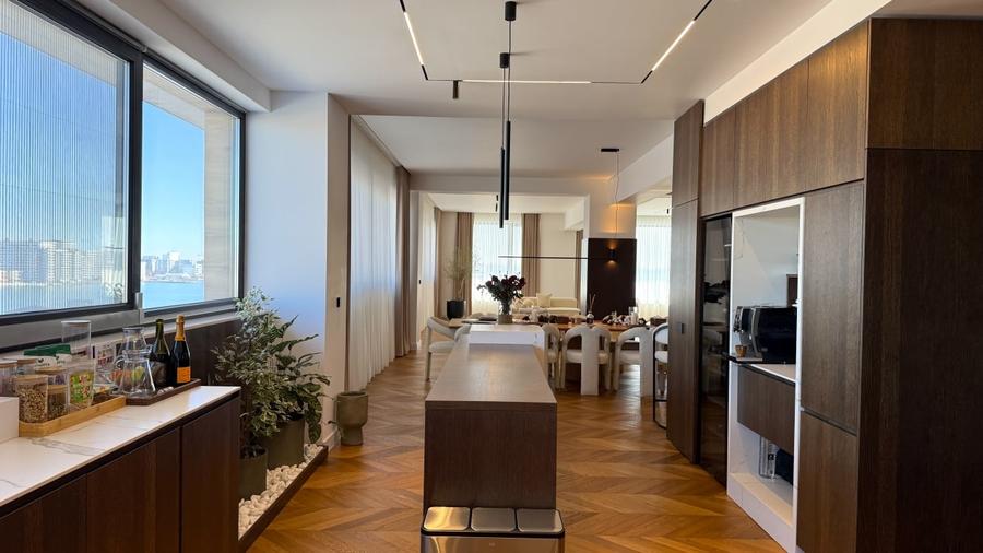 Penthouse cu 6 camere decomandat, mobilat în Mamaia