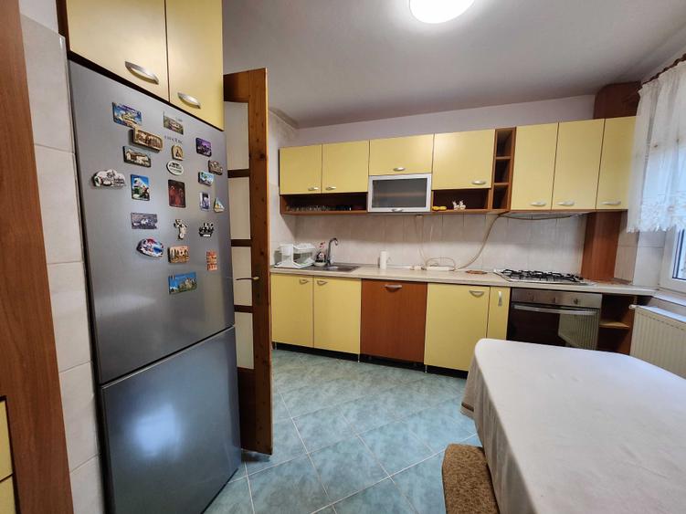 Apartament cu 3 camere decomandat în Sebastian