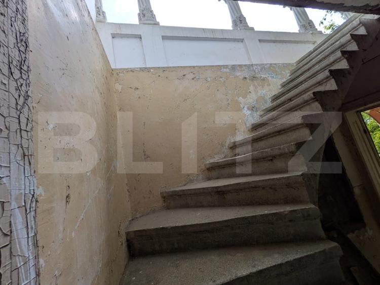 Casă individuală cu 9 camere cu Canalizare în Pucioasa