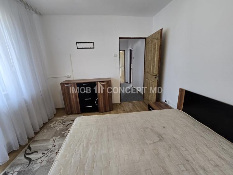 Apartament cu 3 camere semidecomandat, mobilat în Nord