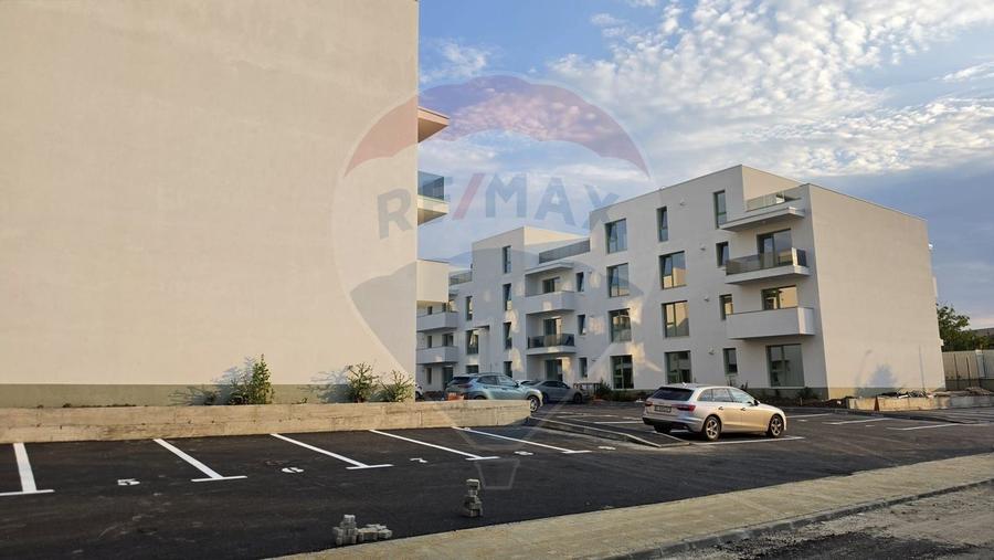 Apartament cu 2 camere decomandat în Tunari