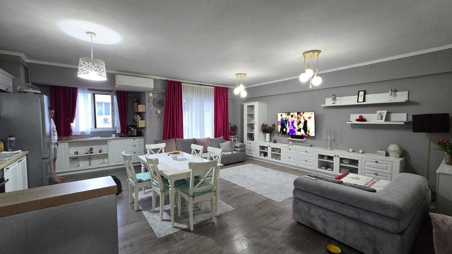 Apartament cu 3 camere în 9 Mai