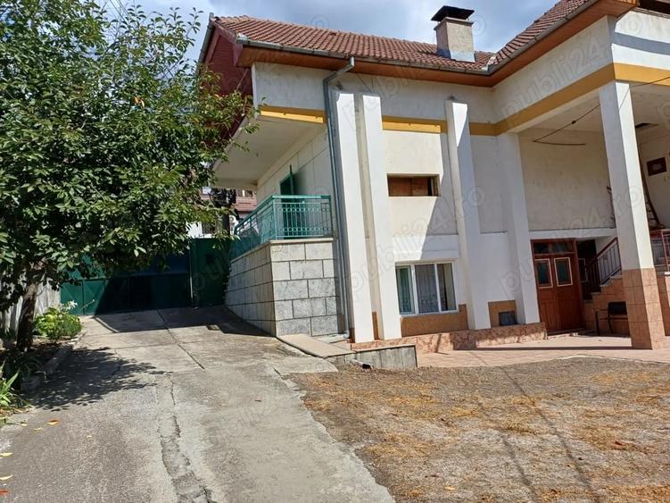 Casă cu 6 camere în Central