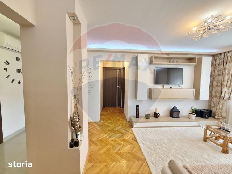 Apartament cu 4 camere semidecomandat în Central
