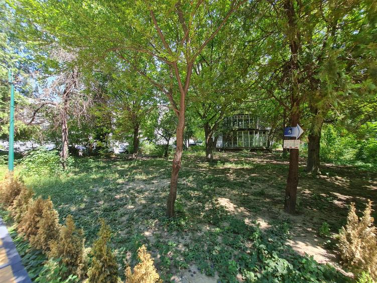 Birou, de 2,600 mp, în Vitan
