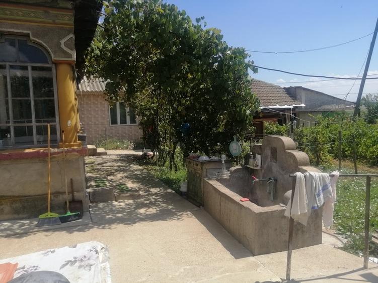 Casă cu 6 camere cu Teren 2800 Mp în Central