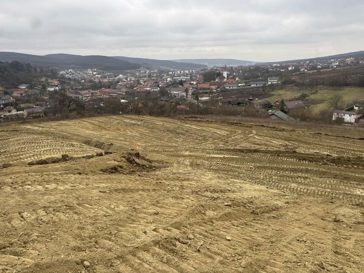 Teren de 1000 mp, în Livezeni